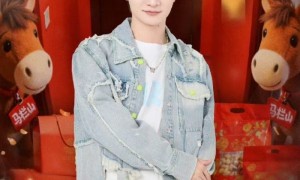 周深洛琦春晚舞台温情互动 前后接档引爆全网